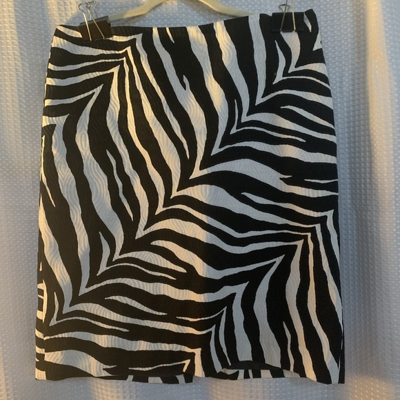 Talbots Women's Size 12 Black/White Zebra Print Summer Cruise Skirt - Picture 2 of 6